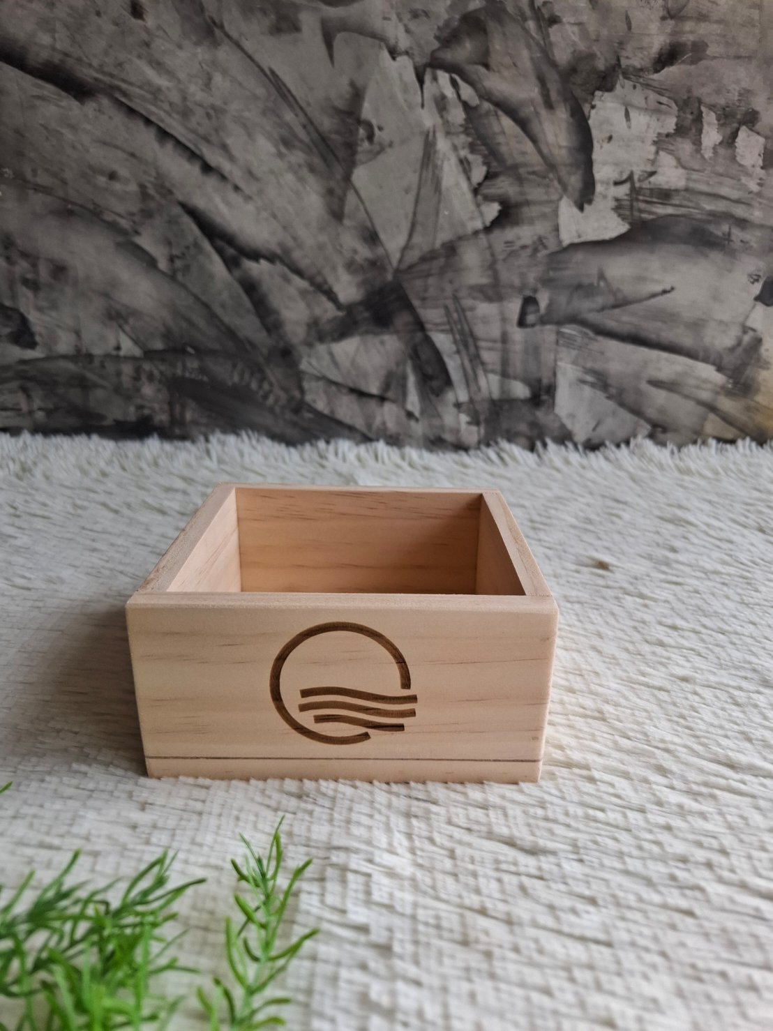 ถาดไม้สน