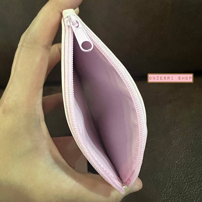 กระเป๋าใส่บัตร/ใส่เหรียญ Sanrio Fragrance is the Feeling of Love Pouch แบบ Hello Kitty มีสายคล้องมือ ขนาด 11.5 x 13.5 ซม.