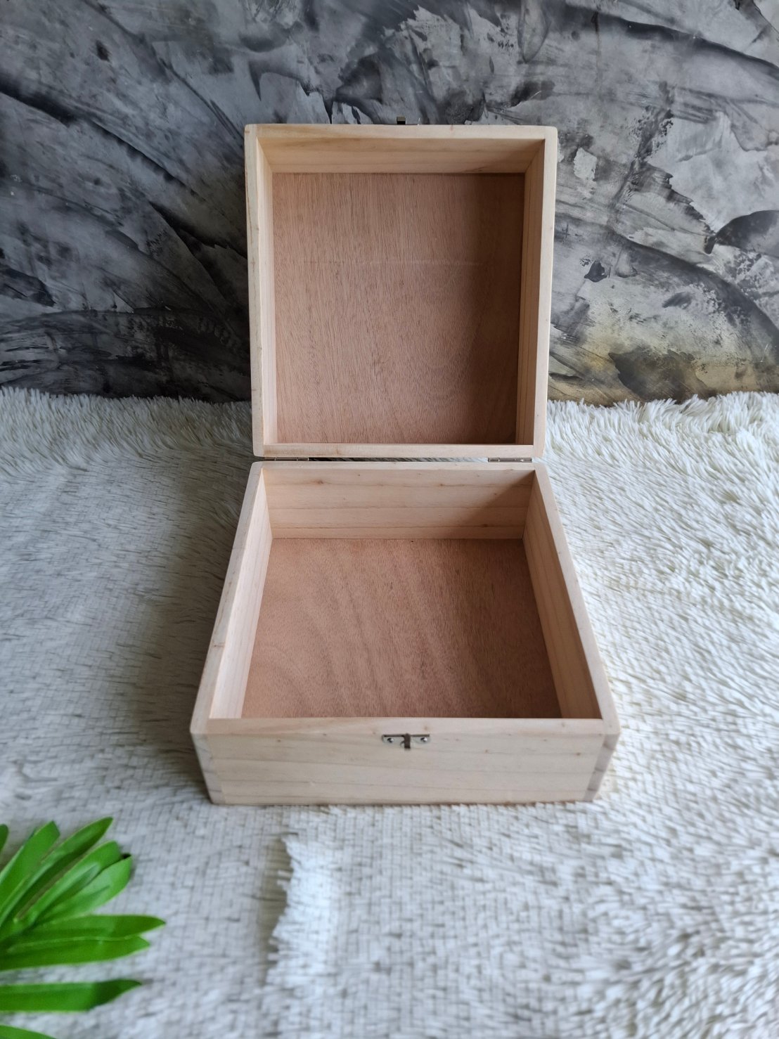 กล่องไม้ฝาล็อค