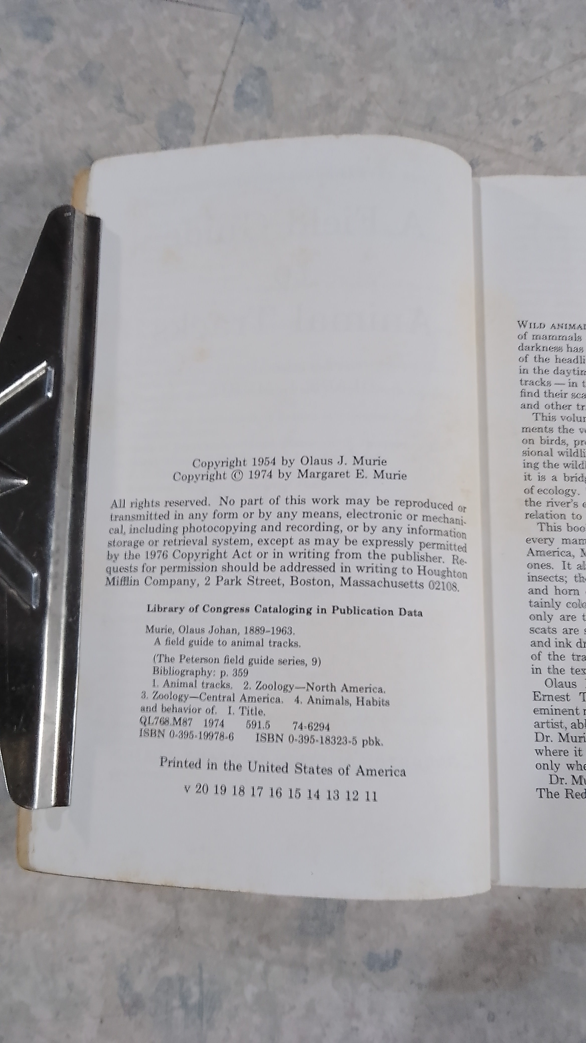 A FIELD GUIDE TO ANIMAL TRACKS / OLAUS J.MURIE