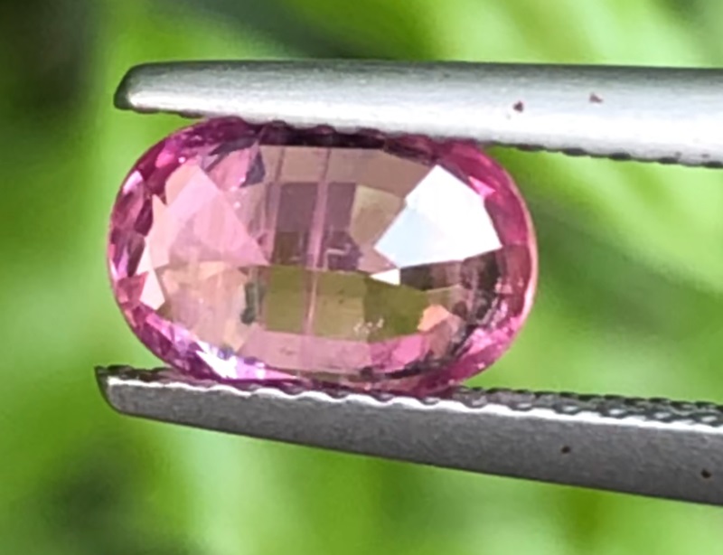 พลอย พัดพารัดชา(Padparadscha Sapphire) 1.56 กะรัต (Cts.)