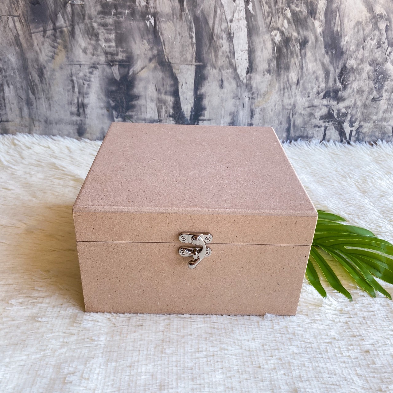 กล่องไม้ MDF ฝาล๊อค ตัวล๊อคไกปืน