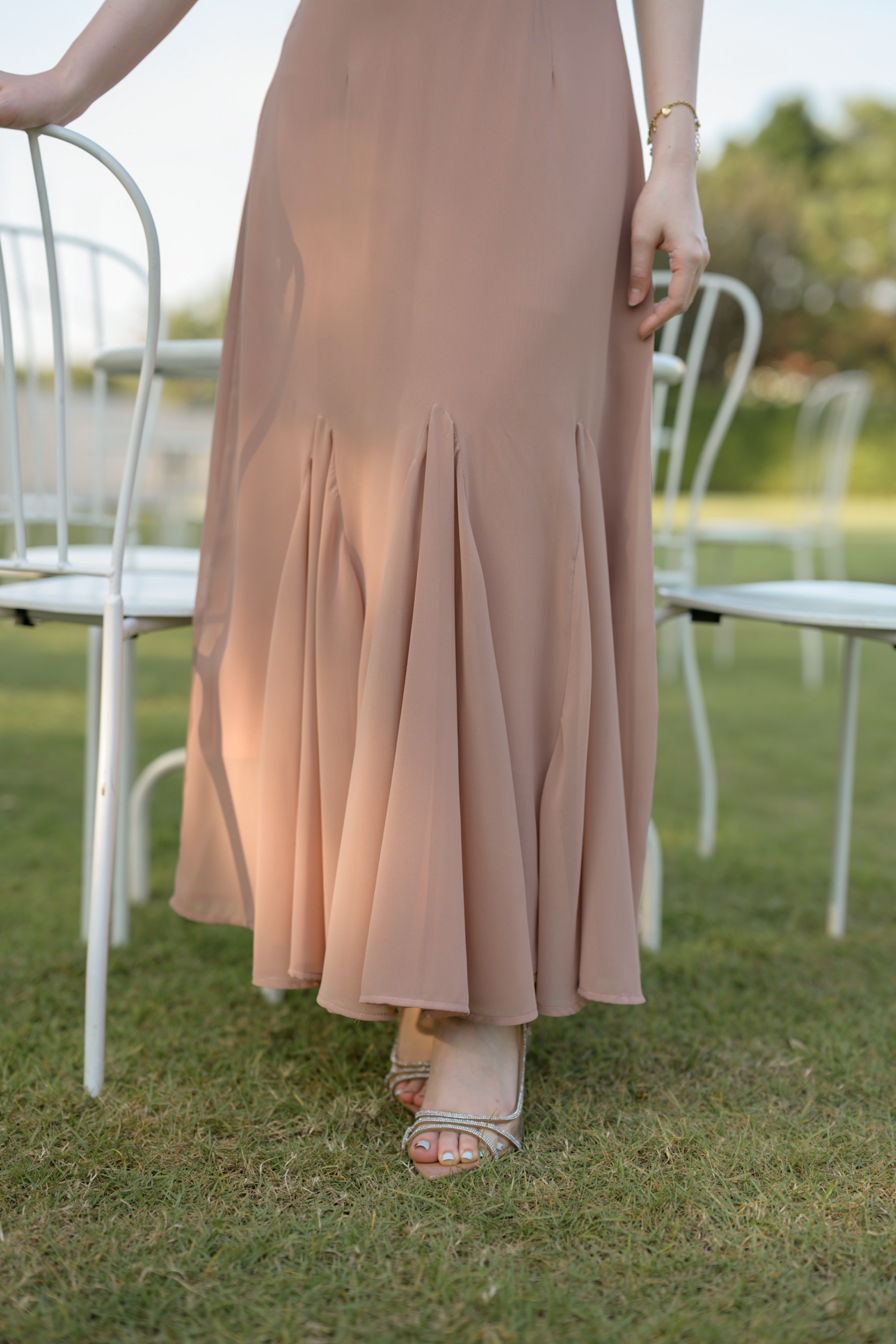 Fay Off-Shoulder Maxi Dress – Ovaltine สีโอวัลติน