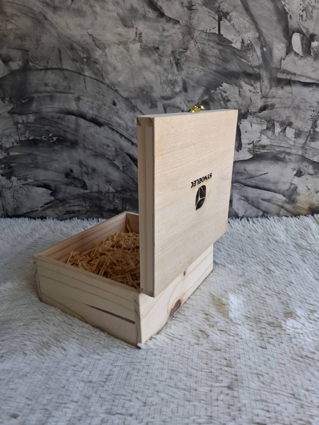 กล่องไม้สนแบบฝาล็อค