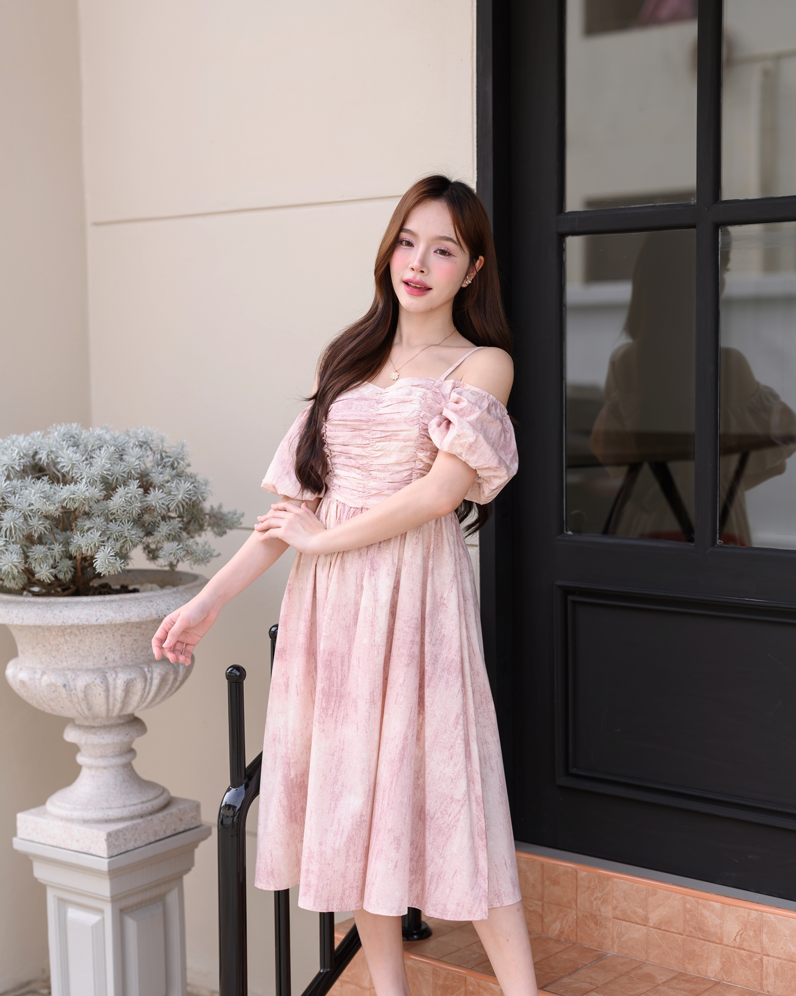 Pastel Puff Sleeve Dress เดรสเปิดไหล่แขนพอง : สีชมพู