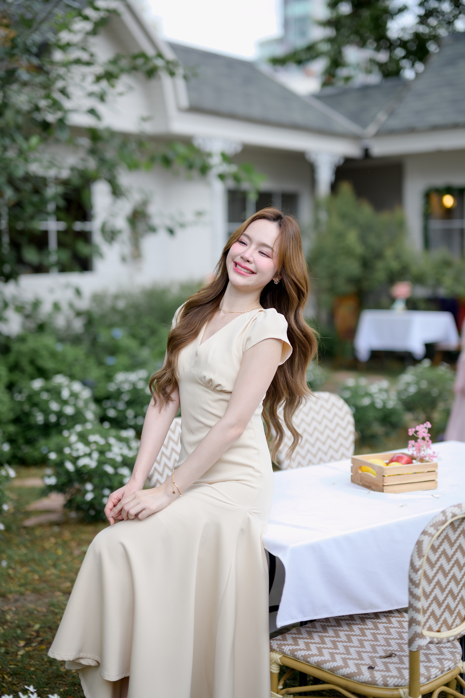 Petal Sway Maxi Dress : สีครีม
