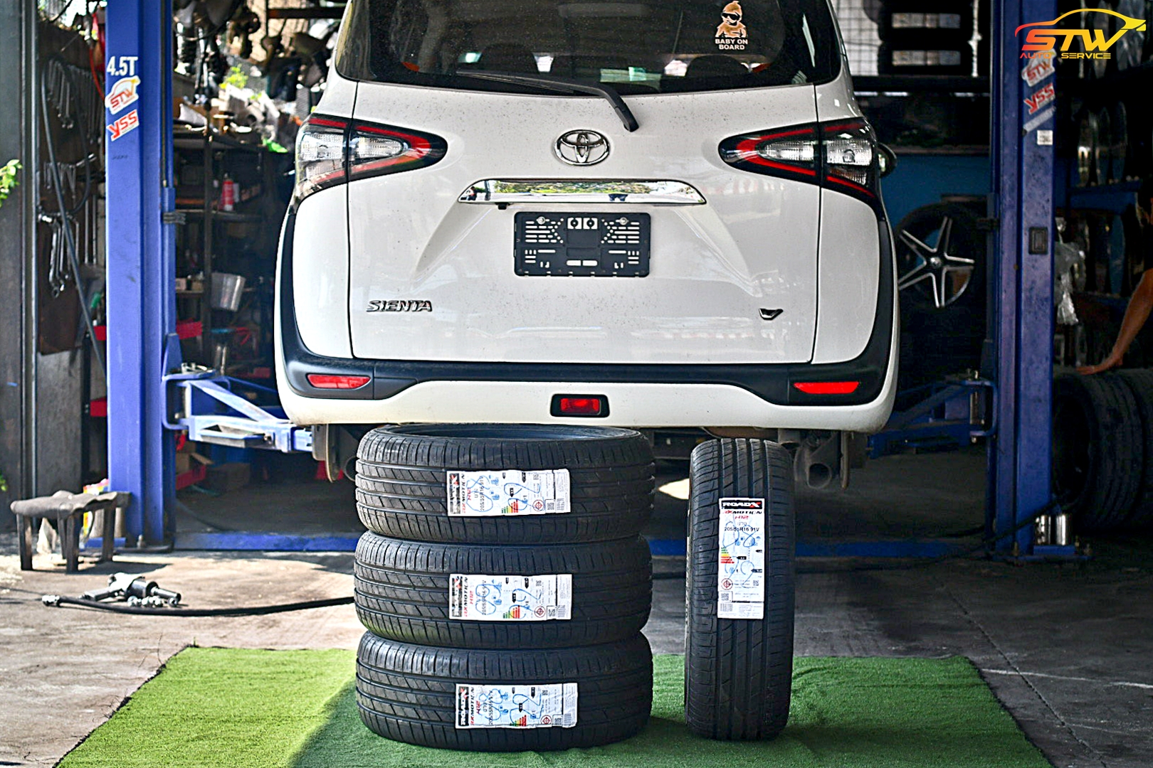 ยาง ROADX H12 205/55R16 91V ติดตั้งใส่ TOYOTA SIENTA