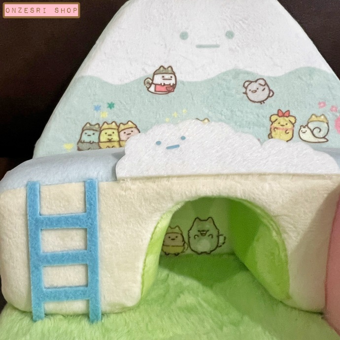 เซ็ตบ้าน Sumikko Gurashi - Dog Cosplay with Puppy ทำเป็นบ้านน้องหมา พร้อมฉากภูเขา และเครื่องเล่นน้องหมา ไว้เล่นกับตุ๊กตาเล็กได้ ขนาด 16 x 20 x 15 ซม.