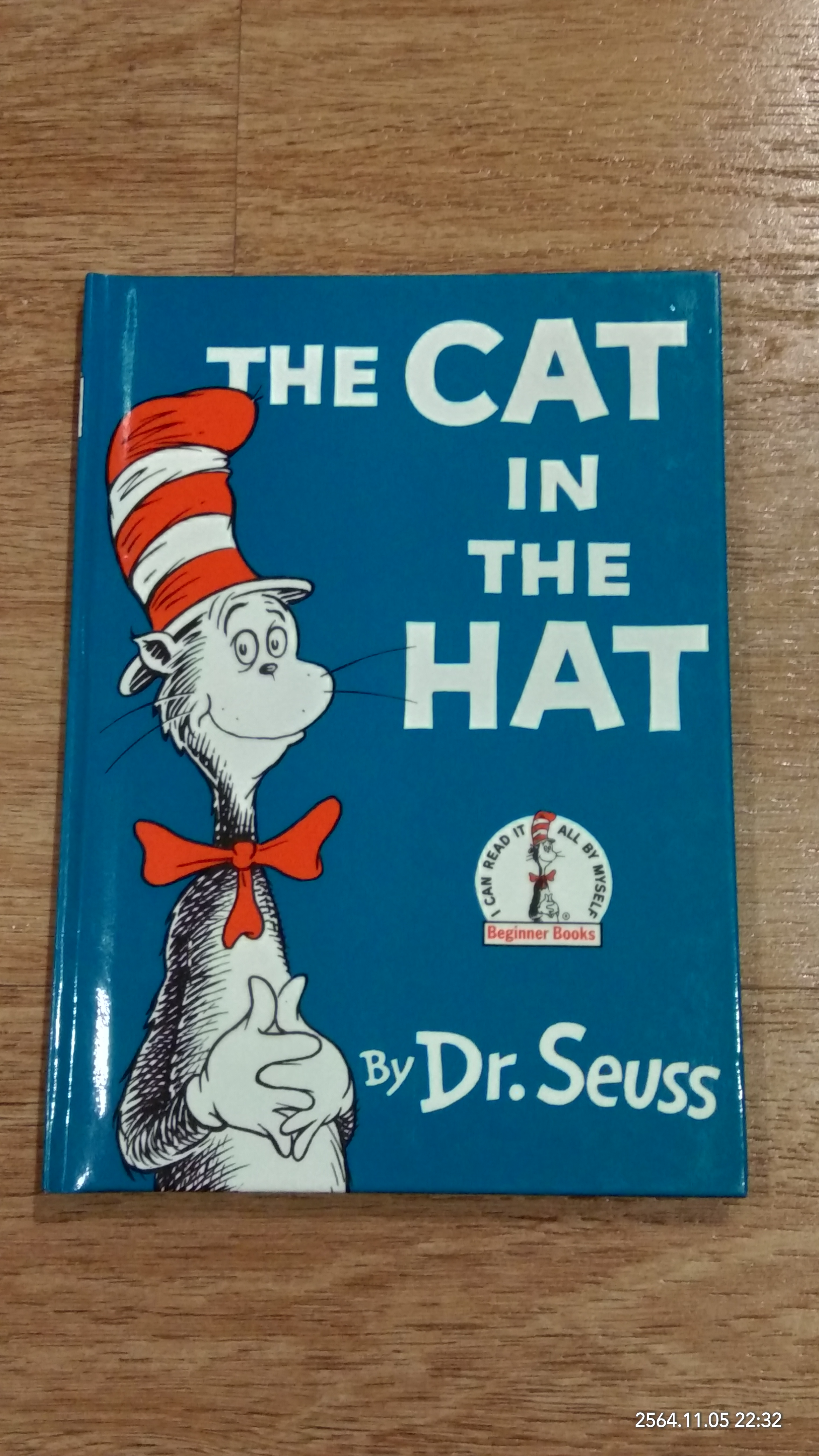 THE CAT IN THE HAT / Dr. Seuss