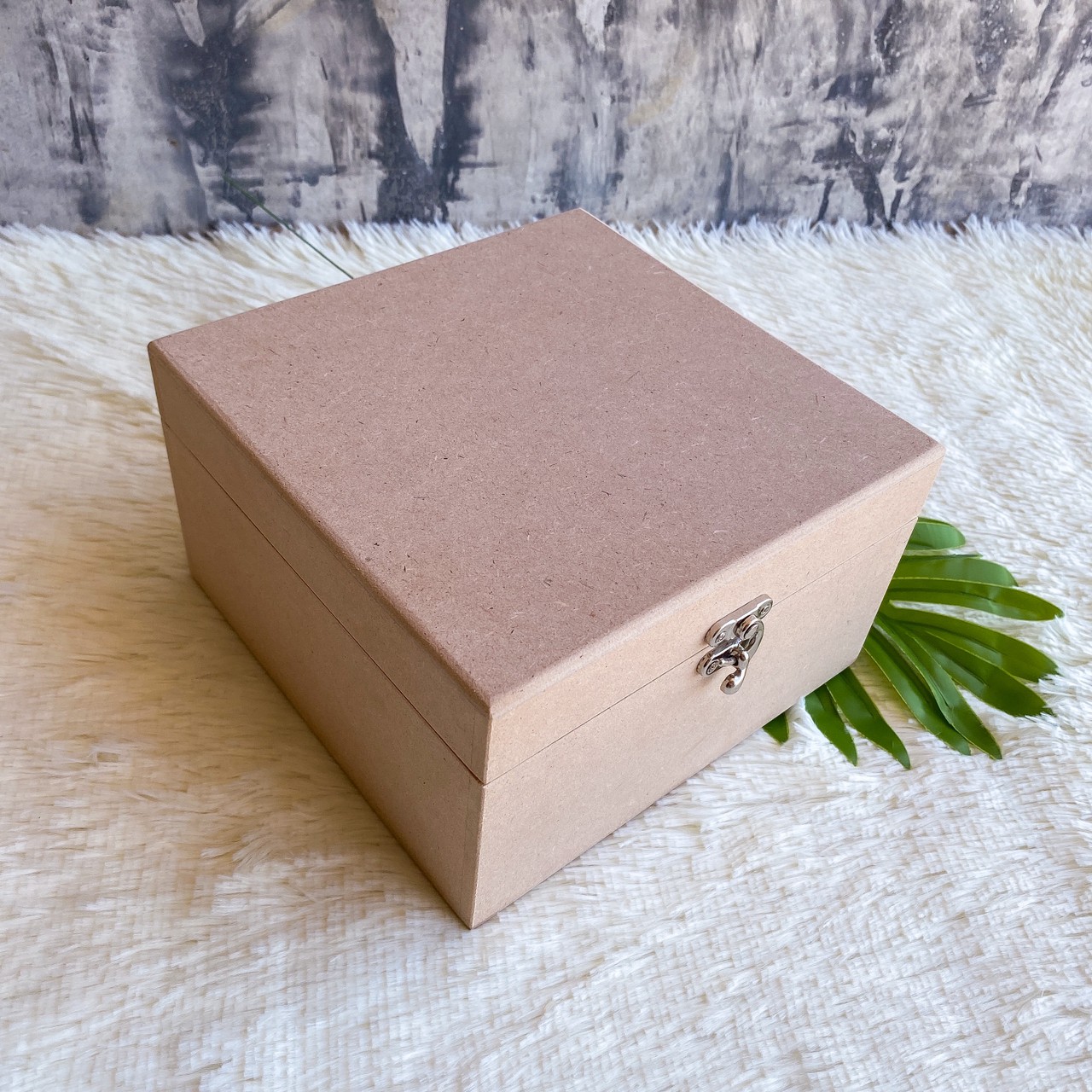 กล่องไม้ MDF ฝาล๊อค ตัวล๊อคไกปืน