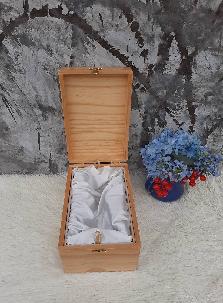 กล่องไม้ใส่ถ้วยรางวัล