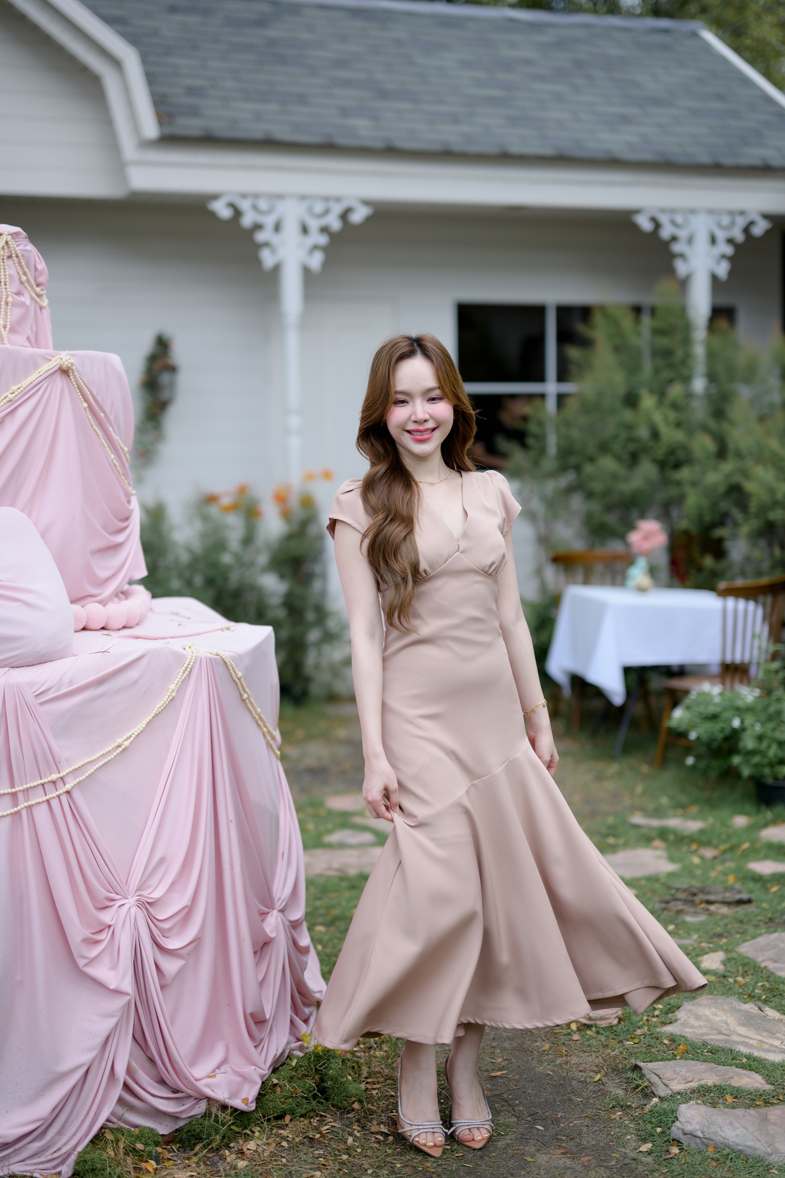 Petal Sway Maxi Dress : สีโอวัลติน