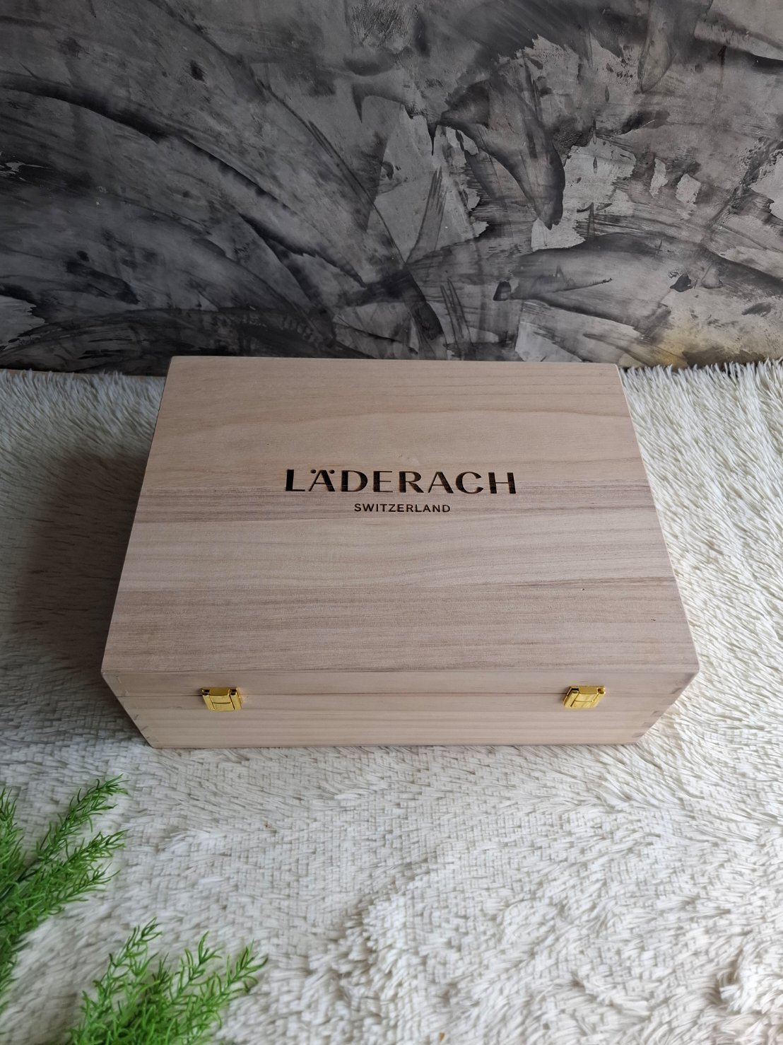 กล่องไม้สนฝาล็อค