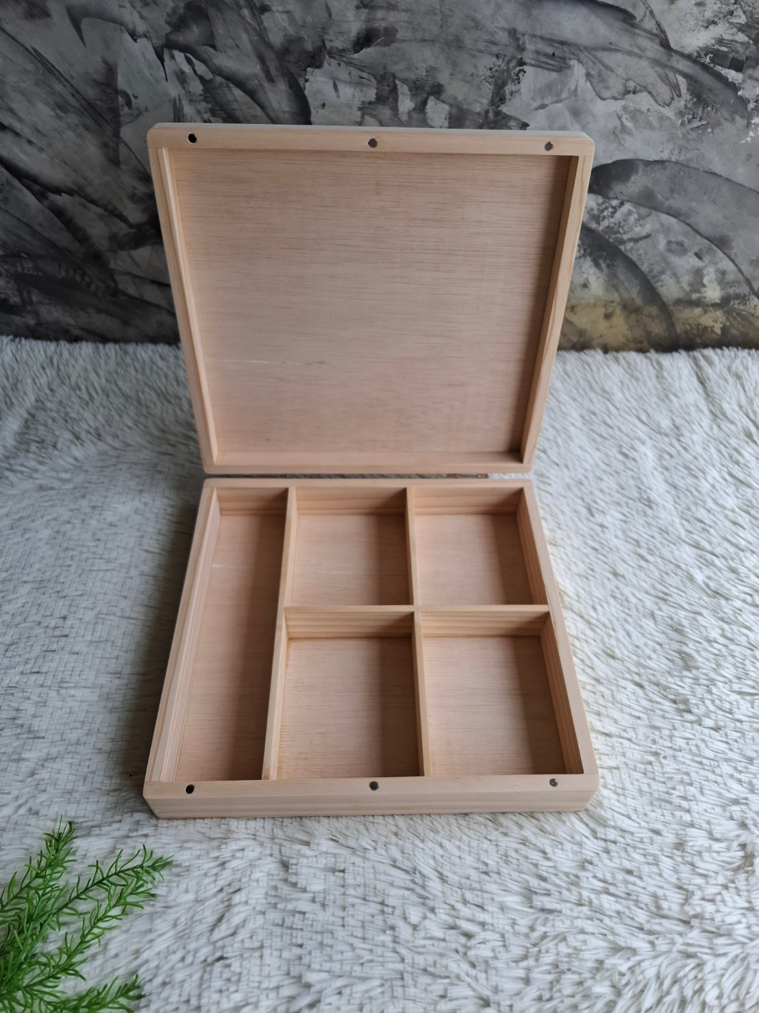 กล่องไม้สนฝาล็อคแบ่งช่อง