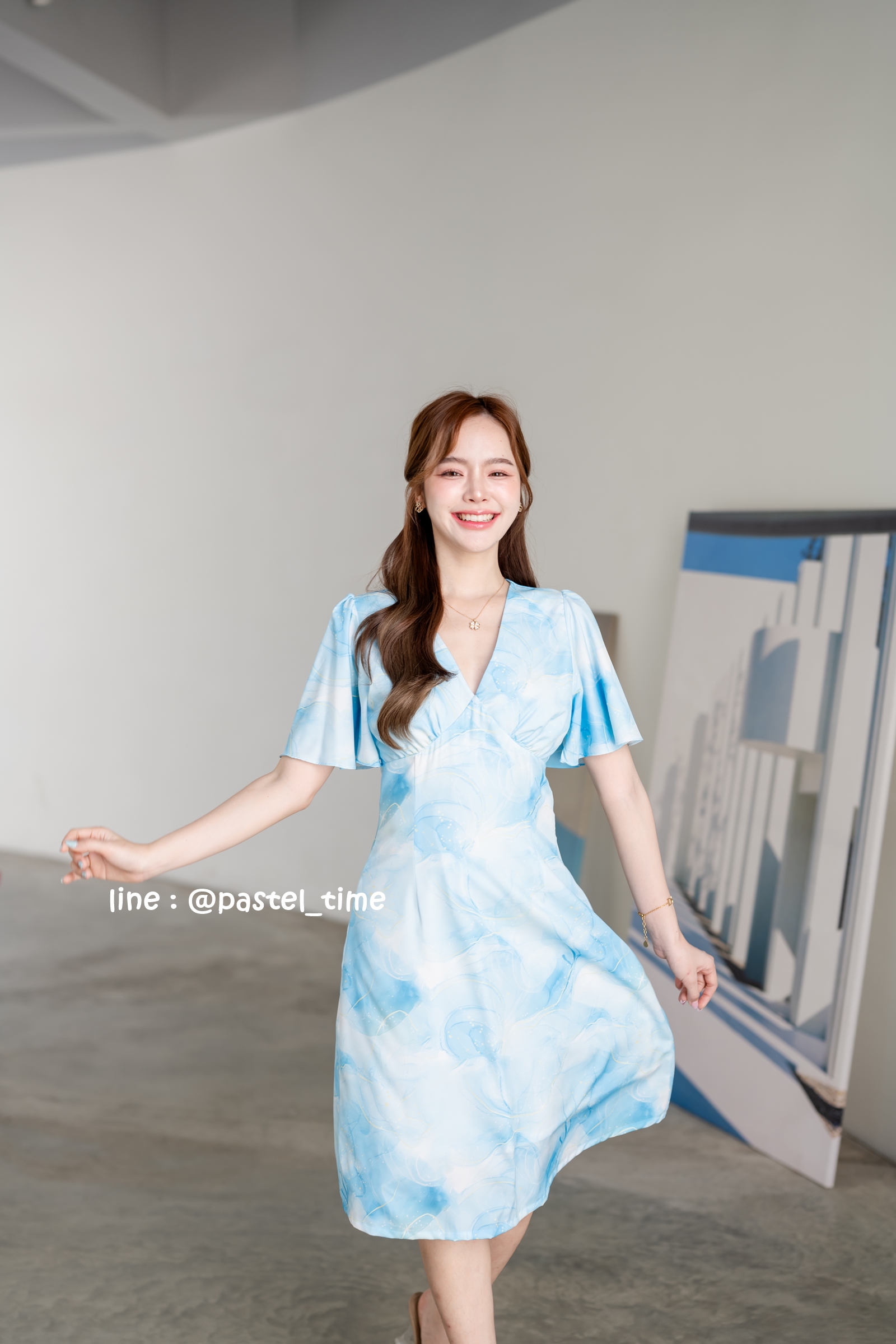 Sassy Marble Midi Dress : Vivid Blue โทนฟ้าสดใส
