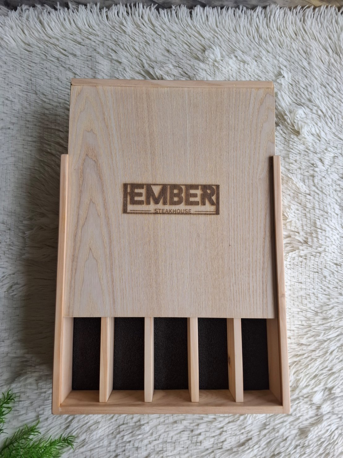 กล่องไม้ใส่มีด