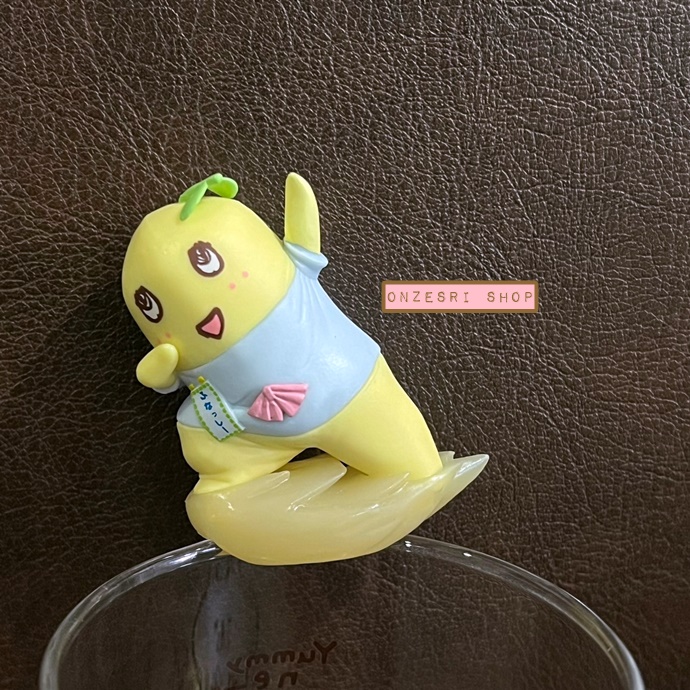 ตัวเกาะแก้ว PUTITTO Funassyi ตัวใหญ่ แบบยืนบนเนื้อพีช ขนาด 5 x 3 ซม.