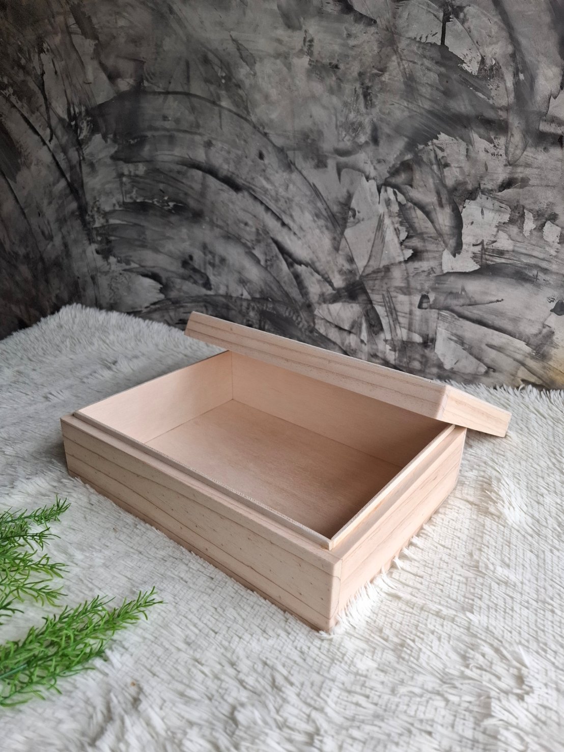 กล่องไม้ฝาครอบ