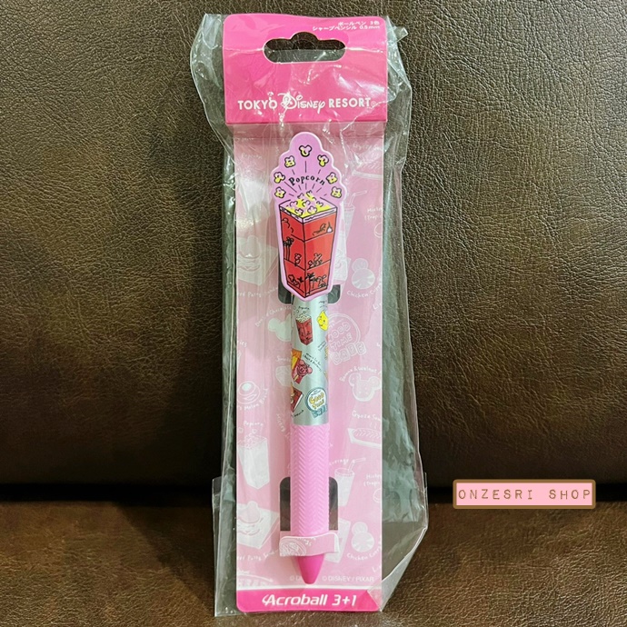 ปากกา Pilot Acroball 3+1 ลาย Disney Popcorn สีชมพู เป็นดินสอกด และปากกาหมึก 3 สีแดง ดำ น้ำเงิน หัว 0.5 ในแท่งเดียวกัน มีขายเฉพาะที่ Tokyo Disney Resort เท่านั้น
