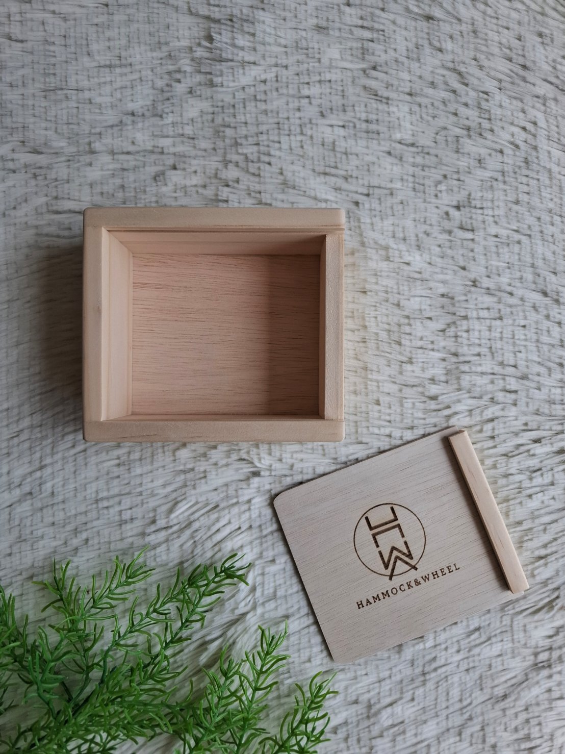 กล่องไม้ฝาสไลด์