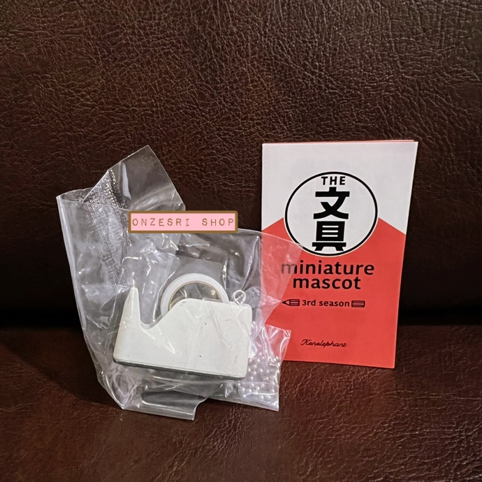 พวงกุญแจ The Stationery Miniature Mascot 3rd Season (Limited) เป็นแบบเครื่องเขียนย่อส่วน มาพร้อมพวงกุญแจไข่ปลา น่ารัก มี 8 แบบให้เลือก