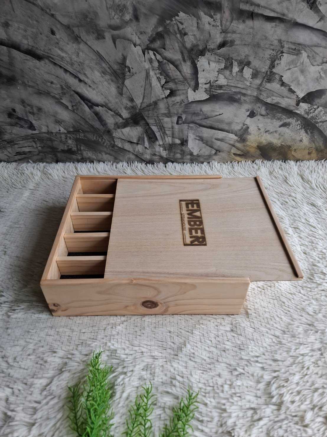 กล่องไม้ใส่มีด