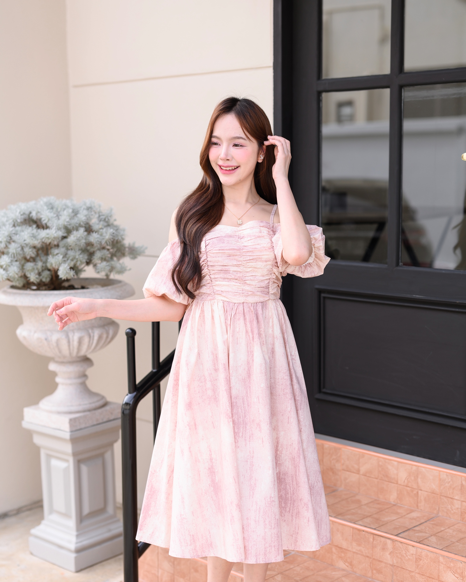 Pastel Puff Sleeve Dress เดรสเปิดไหล่แขนพอง : สีชมพู