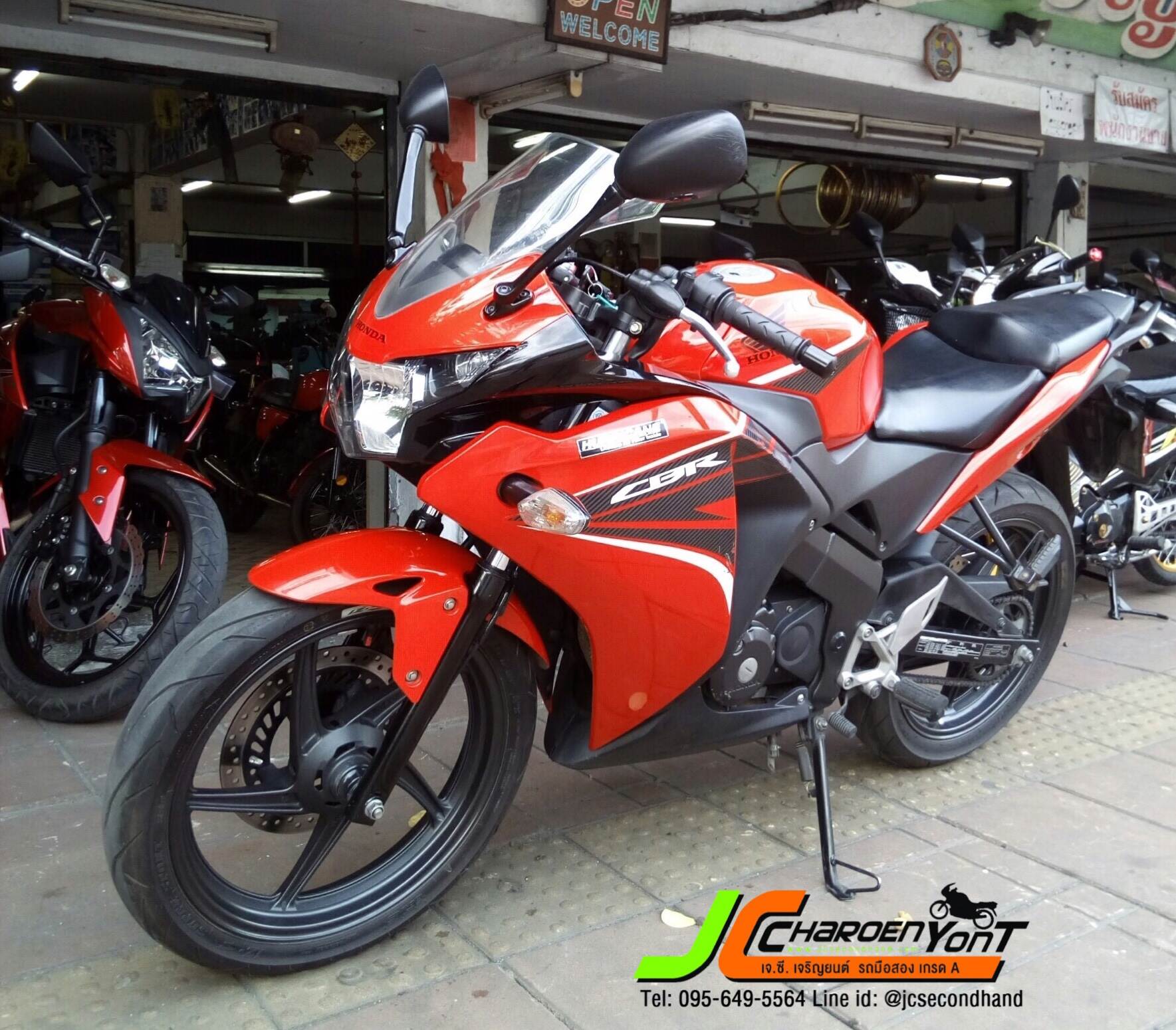 "รถบ้านมือเดียว แววดีมีอนาคต" HONDA CBR150R จดทะเบียนปี57 สภาพสวยเดิมทั้งคัน เครื่องดี เงียบ แน่น(ไม่เคยแกะ) น๊อตเดิมทุกตัวใช้งานน้อย สวยเฉียบเลยค่ะคันนี้ ห้องเครื่องใสๆ