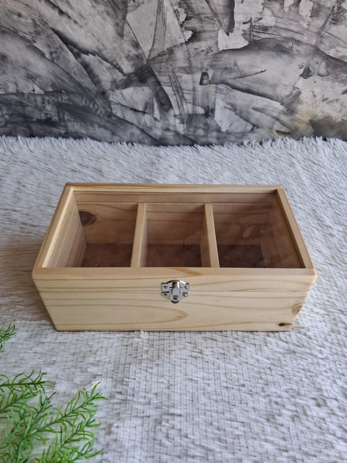 กล่องไม้ฝาล็อคอะครีลิคใส