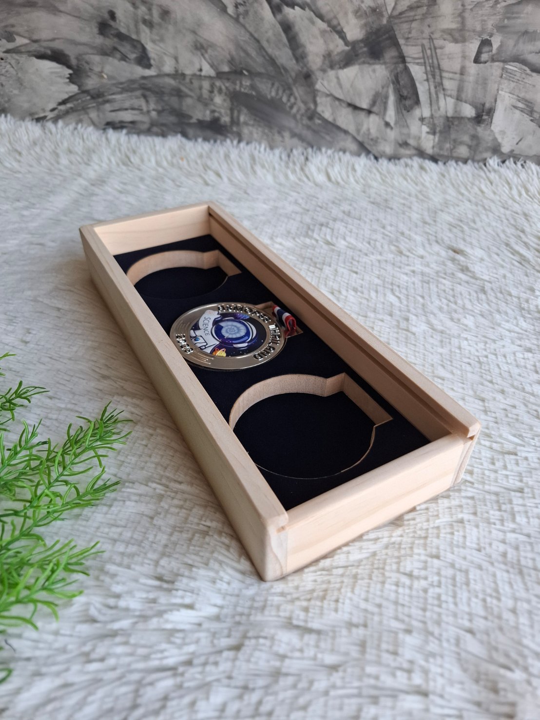 กล่องไม้ใส่เหรียญรางวัล