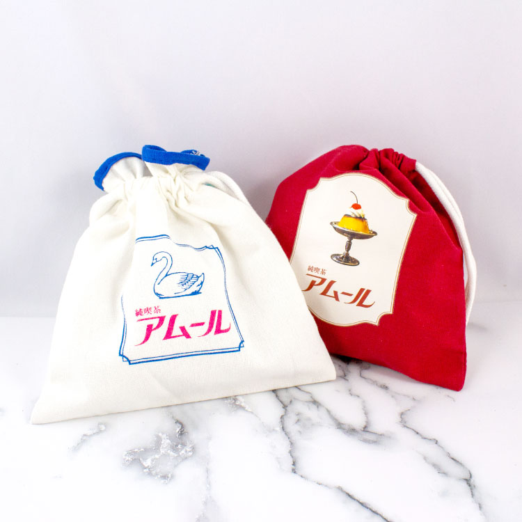 กระเป๋ารูดเชือก Cafe Amour - Retro Cafe สีแดง จากญี่ปุ่น ขนาด 19.5 x 19.5 ซม.