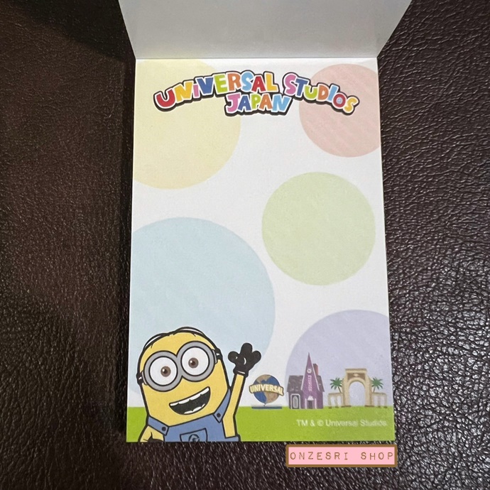 เซ็ตสมุดฉีกเล่มเล็ก 3 เล่ม ลายรวม Characters (USJ) แบบ Hello Kitty & Minion ขนาด 6 x 9 ซม. เล่มละ 60 แผ่น มีขายเฉพาะที่ Universal Studios Japan เท่านั้น