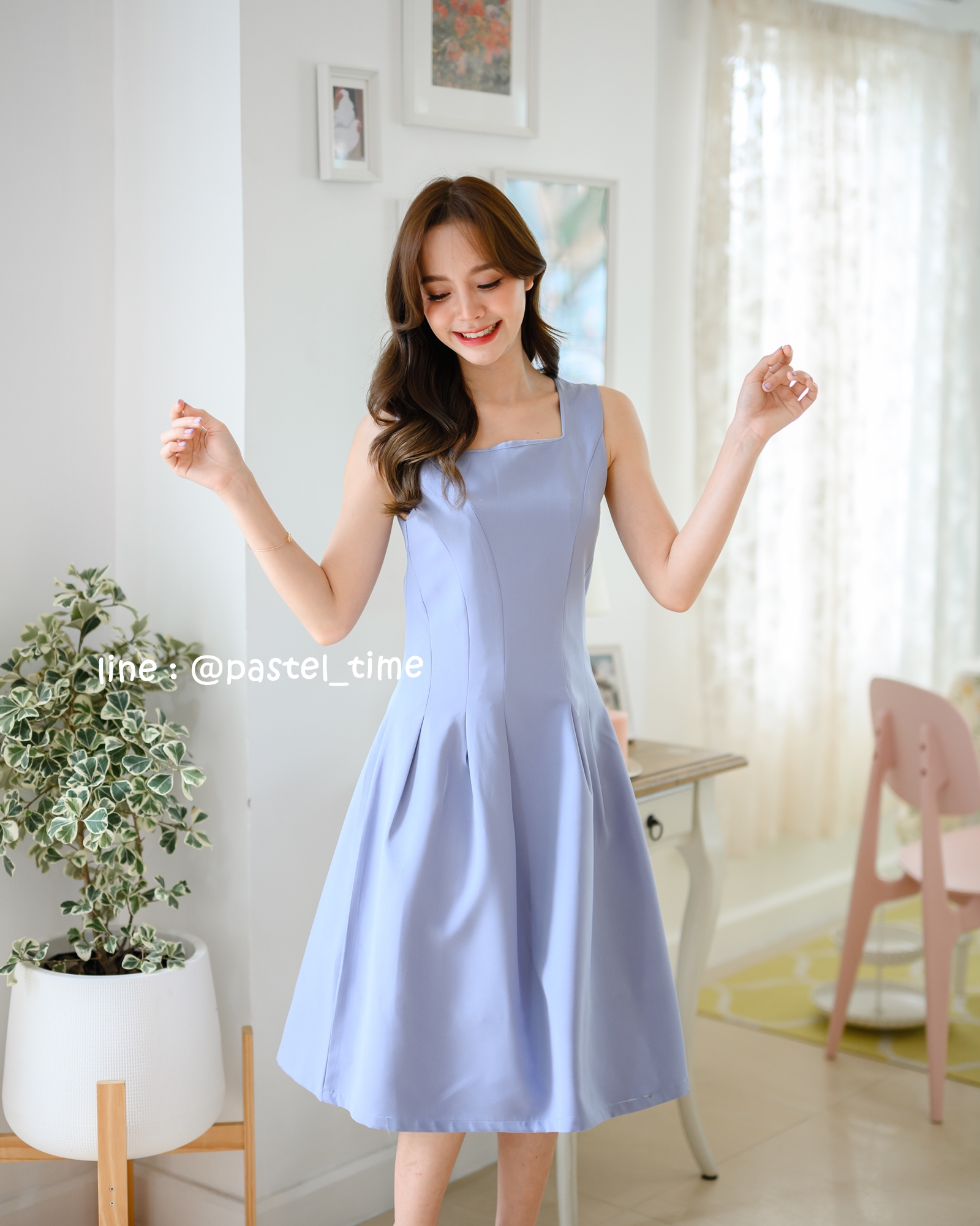 Rochelle Midi Dress - สีฟ้าคราม **มีแต่ S**