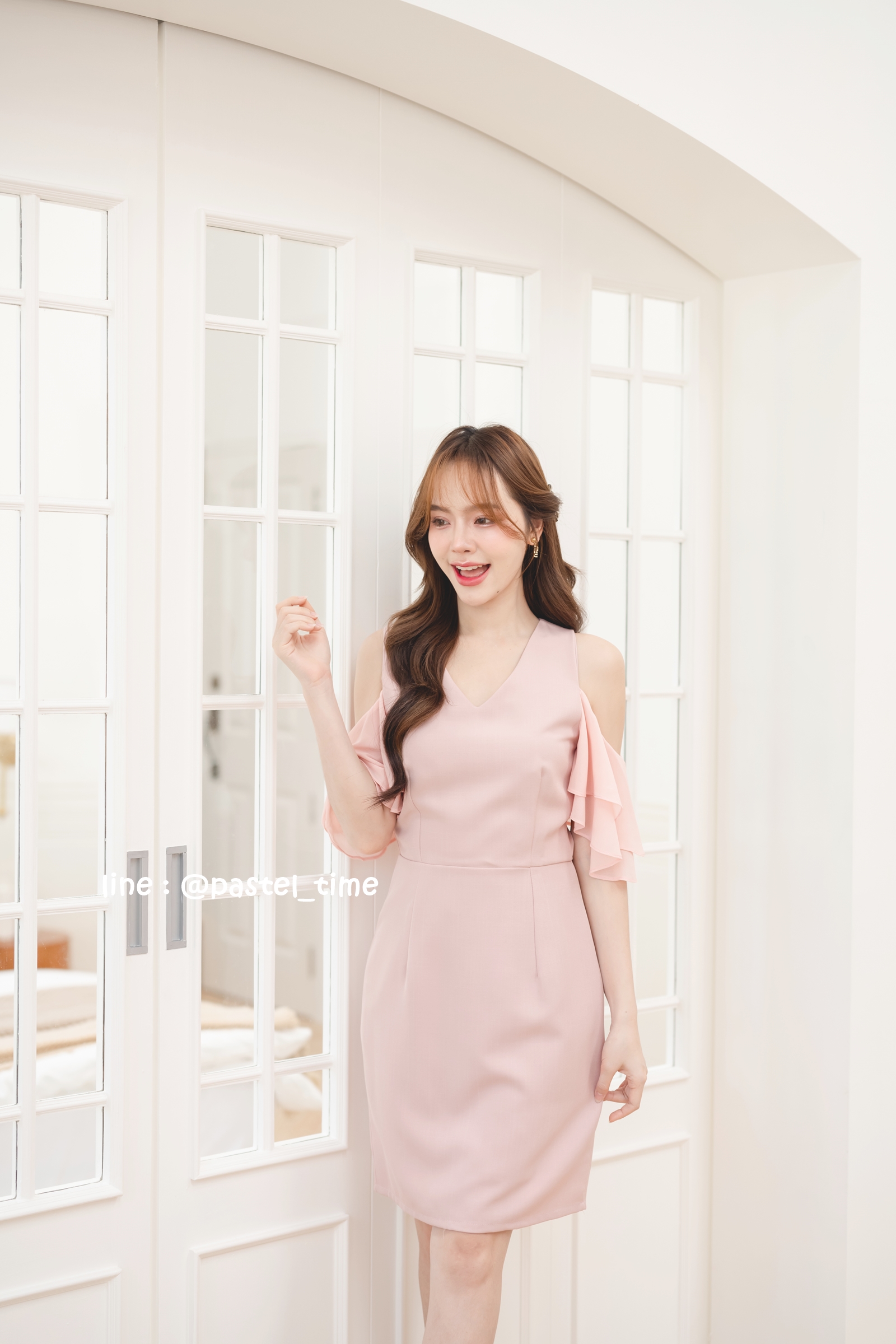 Vela off-shoulder dress : สีชมพู