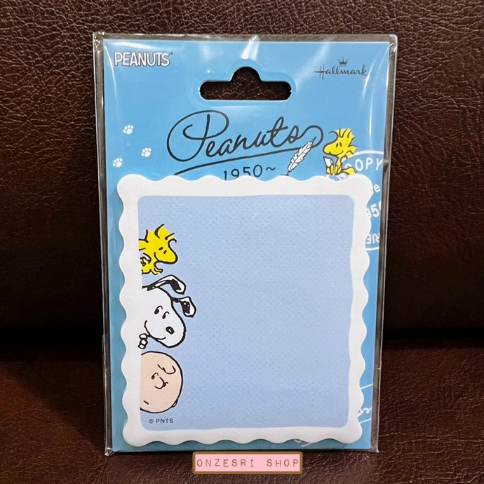 กระดาษโน้ตมีกาว Snoopy x Hallmark Sticky Memo ลายแสตมป์สีฟ้า ขนาด 5.4 x 6.2 ซม. มี 30 แผ่น
