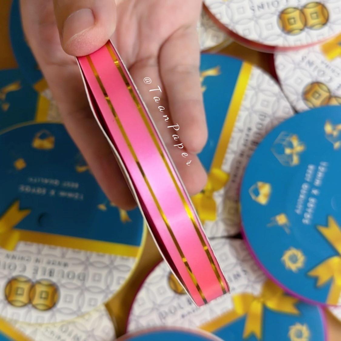 ริบบิ้นขอบทอง เบอร์2 ตราเหรียญคู่ เนื้อดี ไม่แตก สำหรับพับเหรียญโปรยทาน