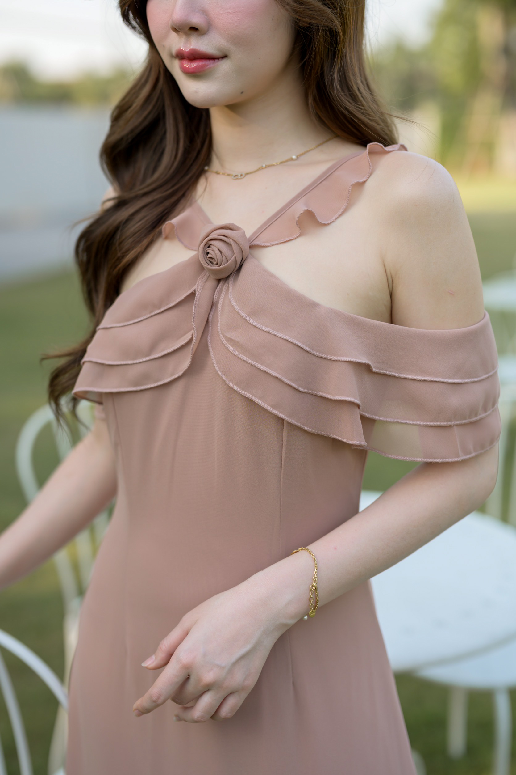 Fay Off-Shoulder Maxi Dress – Ovaltine สีโอวัลติน