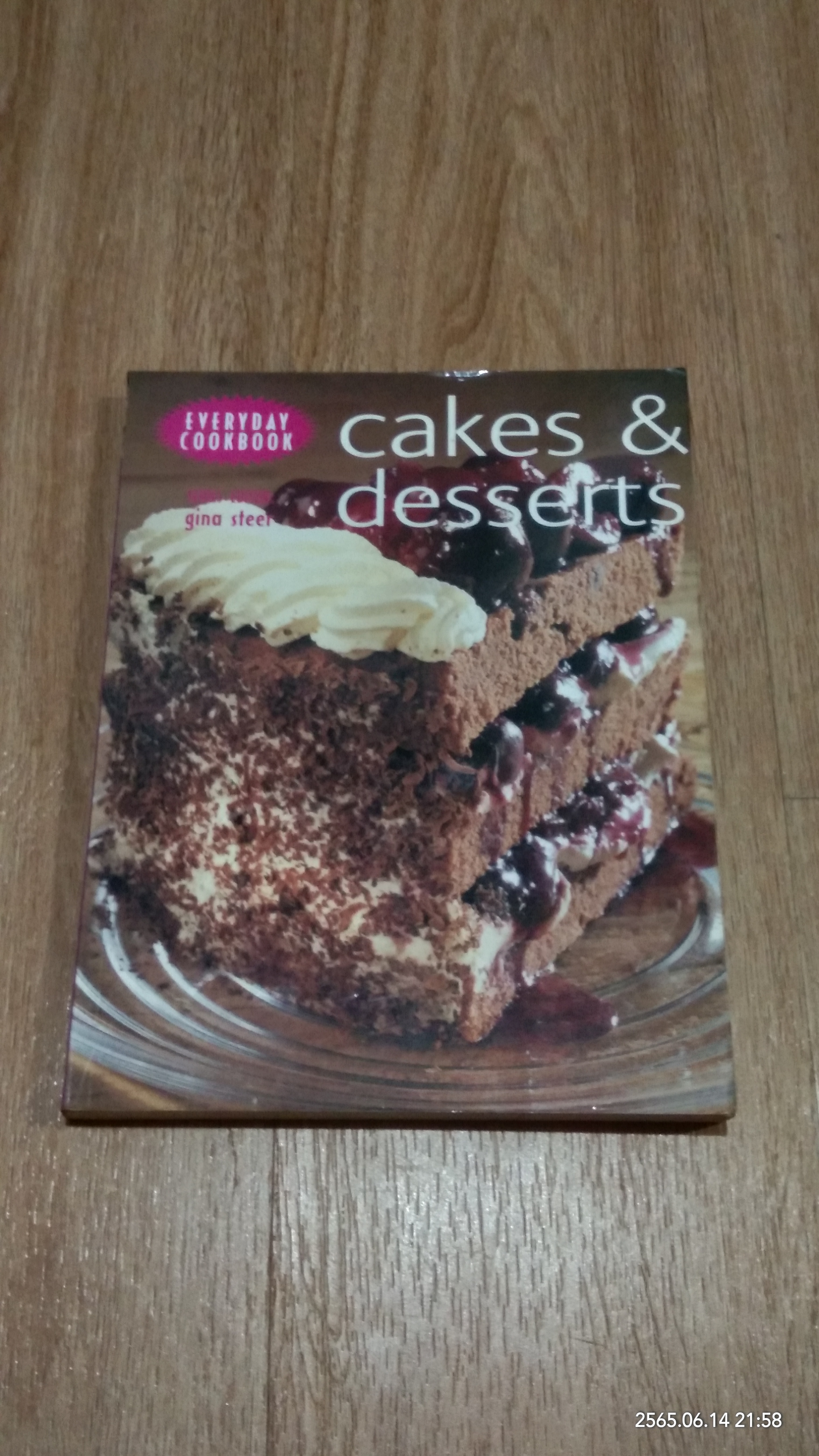 EVERYDAY COOKBOOK : cakes & desserts