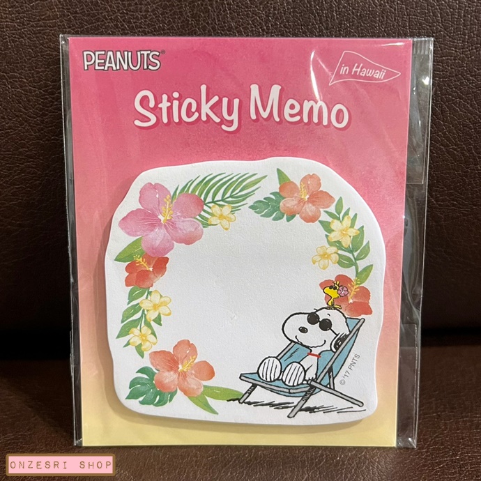Sticky Memo ลาย Snoopy Hawaii สีชมพู เป็นกระดาษโน้ตแบบมีกาวด้านหลัง ขนาด 7 x 7 ซม. มี 25 แผ่น