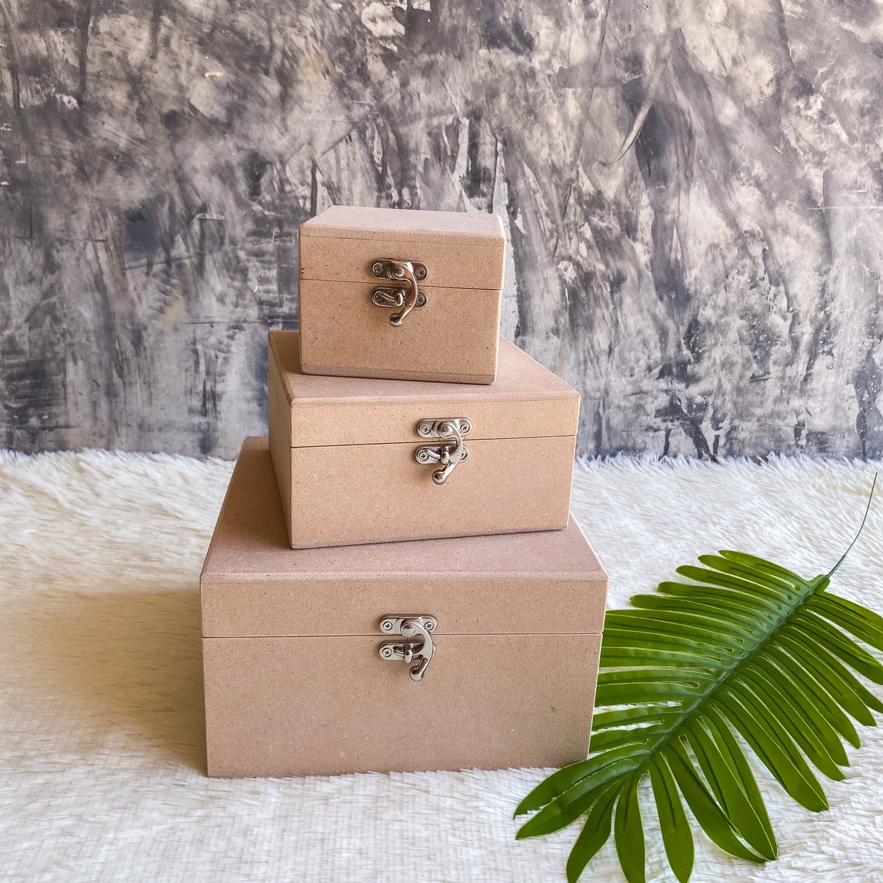 กล่องไม้ MDF ฝาล๊อค ตัวล๊อคไกปืน