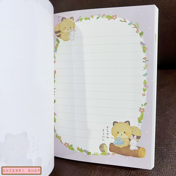 สมุดเล่มเล็ก Kokoro Raccoon Hug Makes Your Heart Warm แบบลายตรงกลาง ขนาด 14.8 x 10.5 x 1.3 ซม. มี 4 ลาย รวม 120 แผ่น