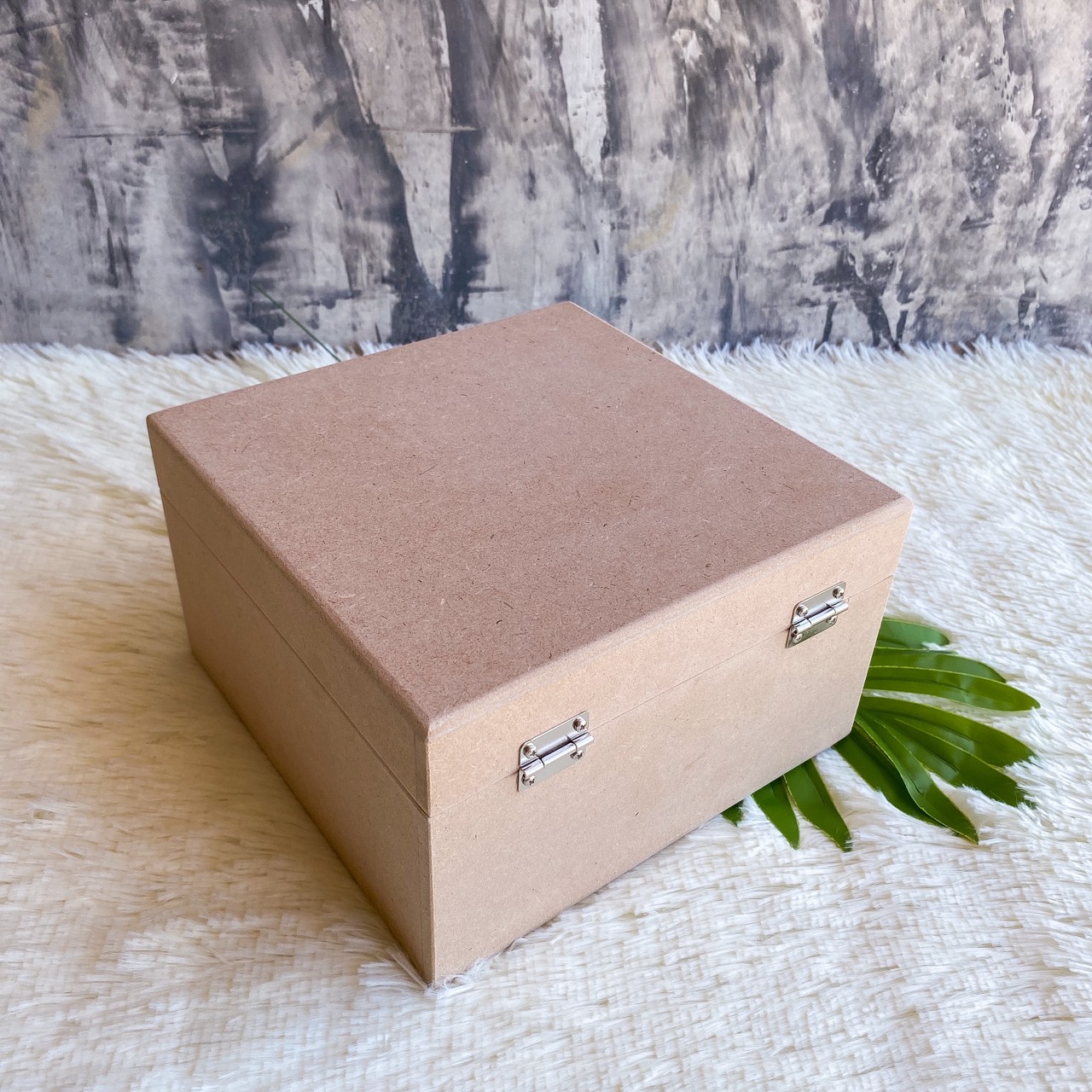 กล่องไม้ MDF ฝาล๊อค ตัวล๊อคไกปืน