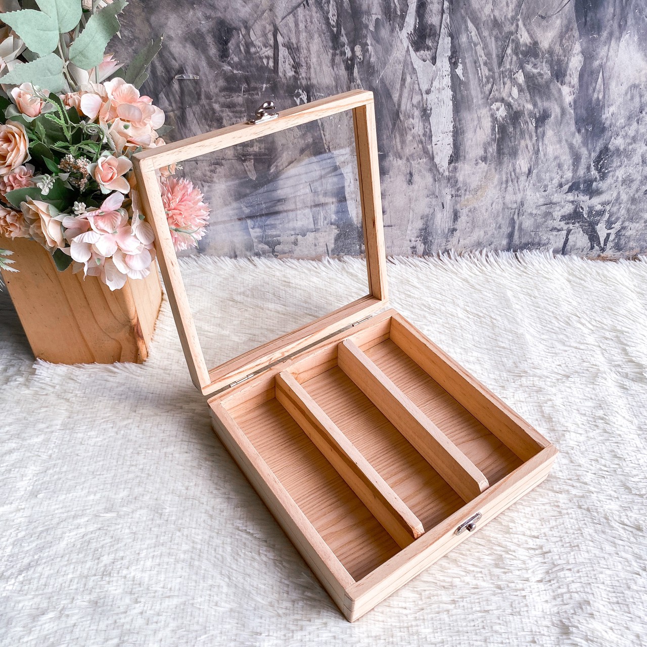 กล่องฝากระจก ฝาล็อค (Wooden box with lock lid)