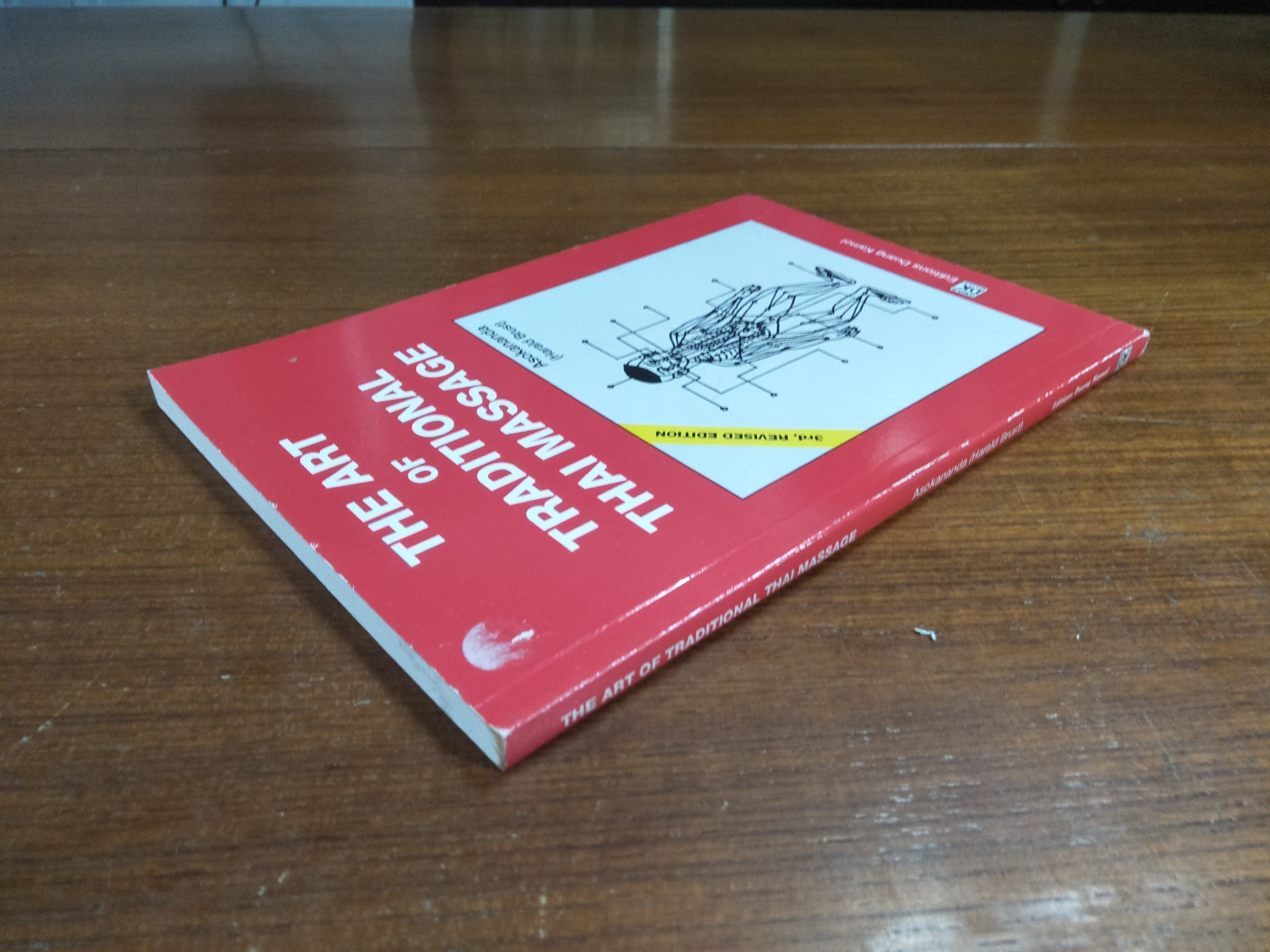 THE ART OF TRADITIONAL THAI MASSAGE / Editions Duang Kamol