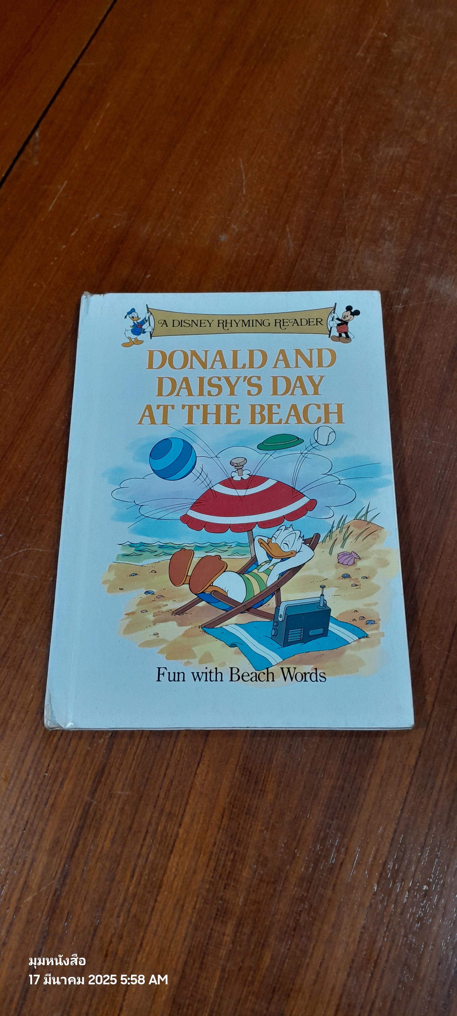 DONALD AND DAISY'S DAY AT THE BEACH : Grolier