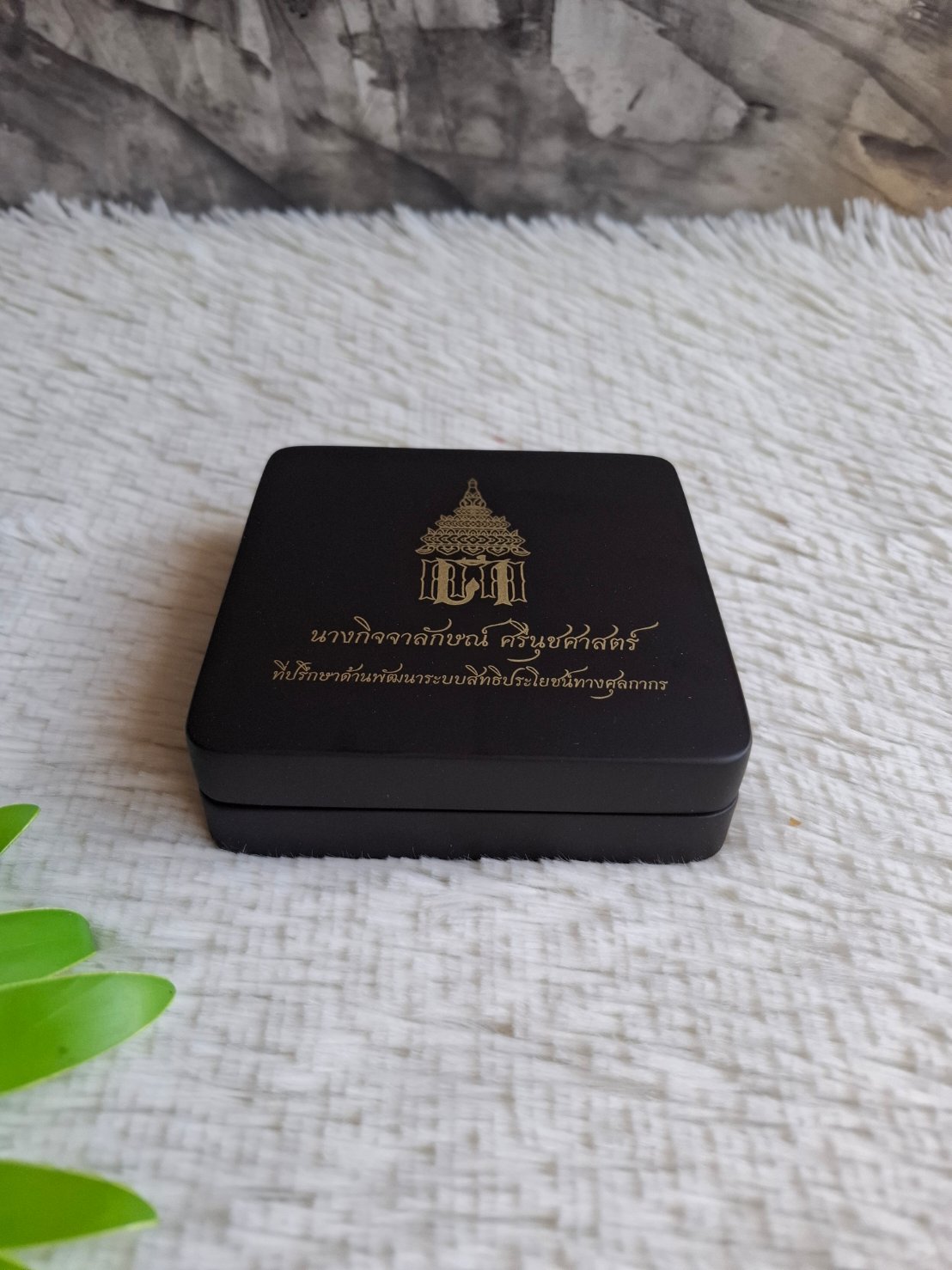 กล่องไม้ใส่อาร์มติดไหล่