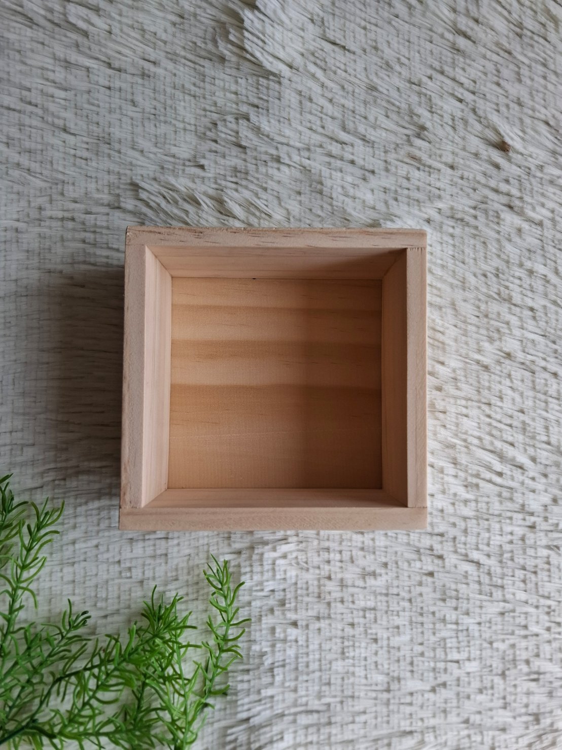 ถาดไม้สน