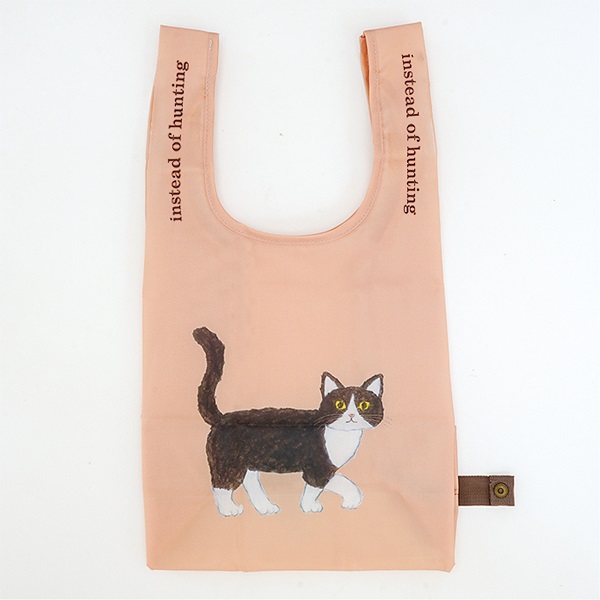 กระเป๋า Eco Bag Good Life by Yusuke Yonezu จากญี่ปุ่น ลาย Neko (แมว) ไซส์ S ขนาด 41 x 23 x 12 ซม. / พับแล้วเหลือ 19 x 10 x 4 ซม. ฐานด้านล่างกว้าง ใส่ของได้เยอะ พับเก็บได้สะดวก