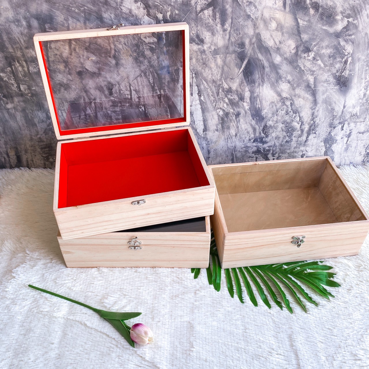 กล่องฝากระจก ฝาล็อค บุผ้ากำมะหยี่