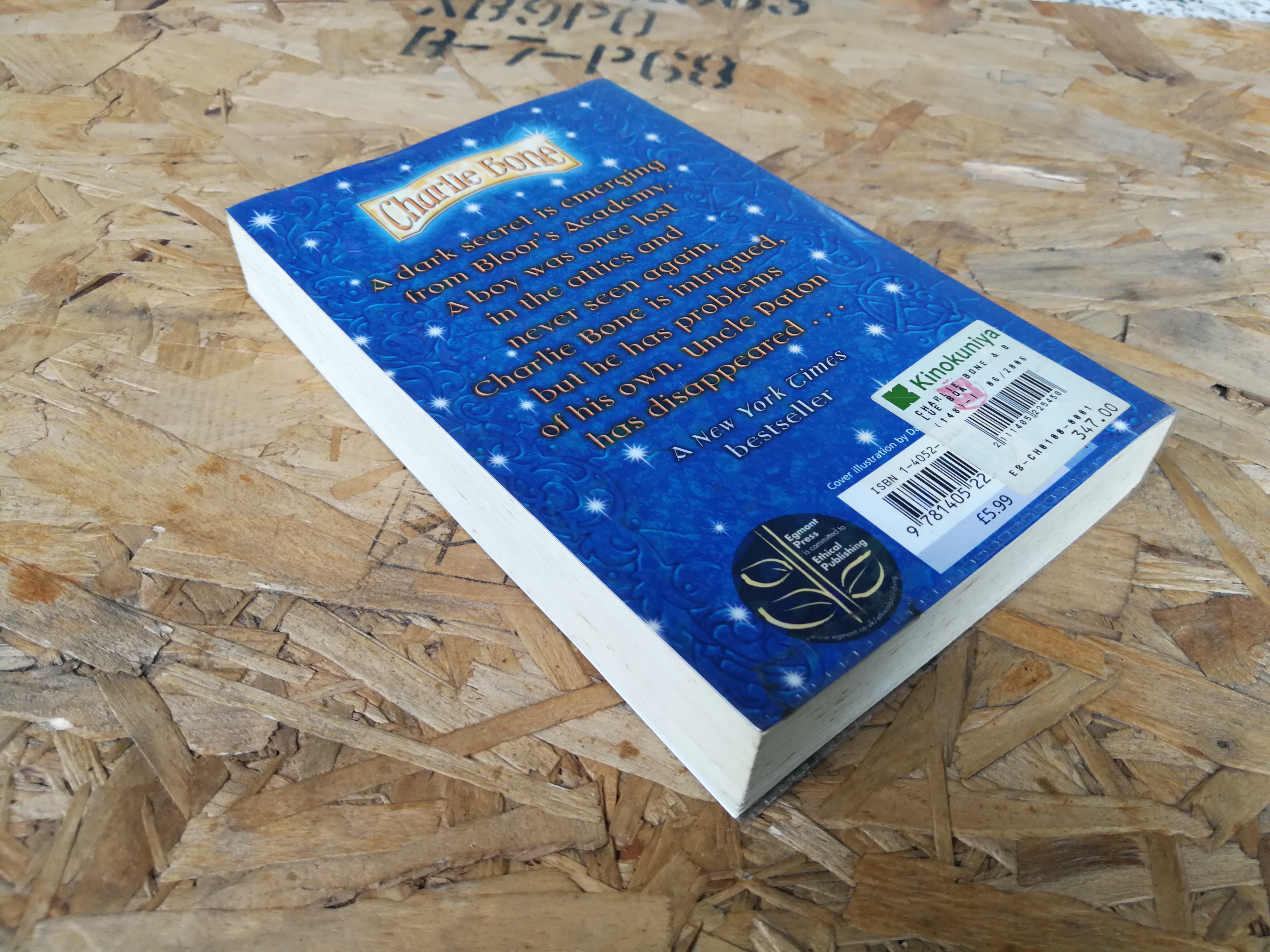 Charlie Bone AND THE BLUE BOA / Jenny Nimmo